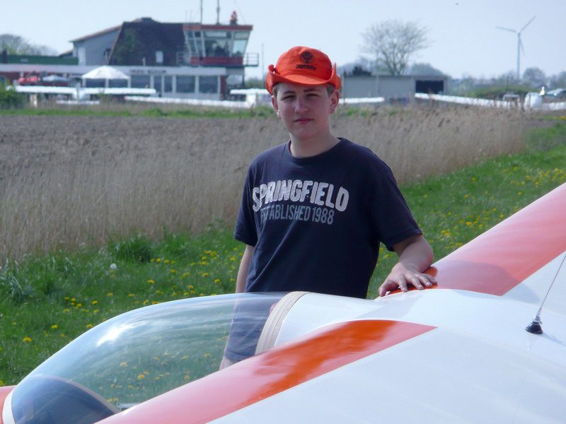 2008-05-04_johannes_01 Johannes Fölster auf dem Flugplatz Heide-Büsum