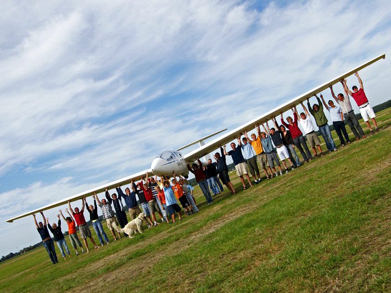 2008_klix_gruppenfoto_01 Aukruger Segelflieger auf dem Flugplatz Klix
