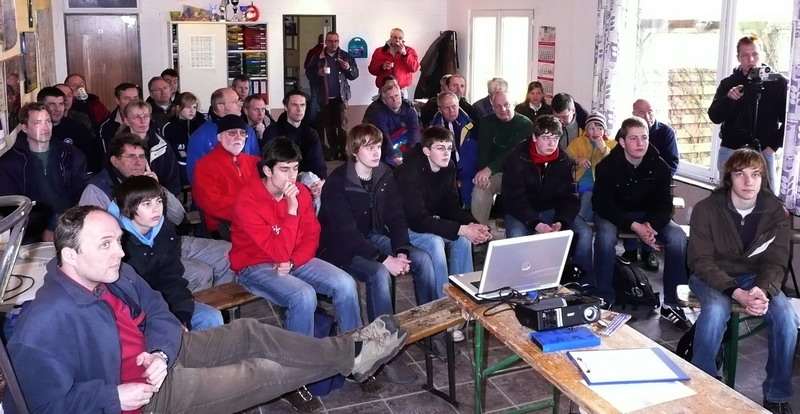 Aufmerksame Flieger bei der Flugsicherheitsbesprechung 2009