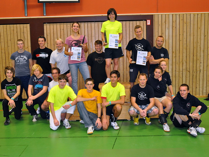 Die drei Siegerteams: die Aukruger Segelflieger standen beim Volleyballturnier der Luftsportjugen auf dem höchsten Treppchen