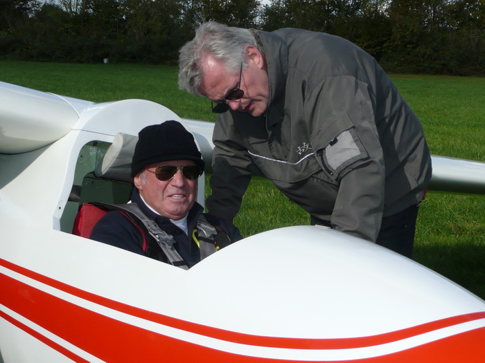 2010-10-17_ka6 Gunter Märtzschink in der Ka6, die er gemeinsam mit Matthias Döring restauriert hat